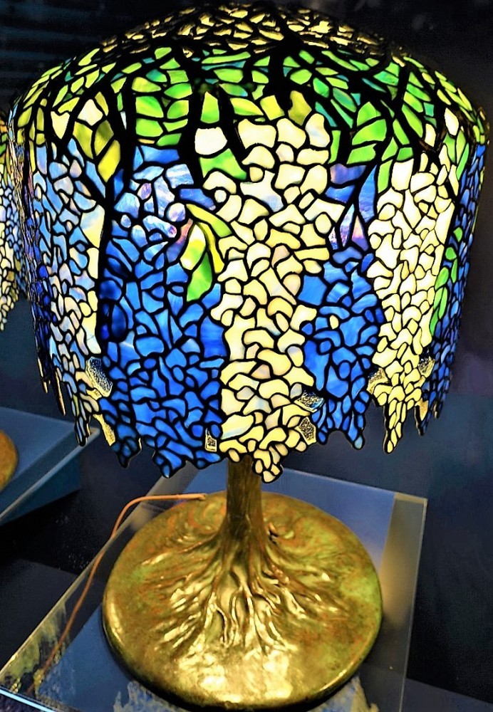 tiffany wisteria table lamp