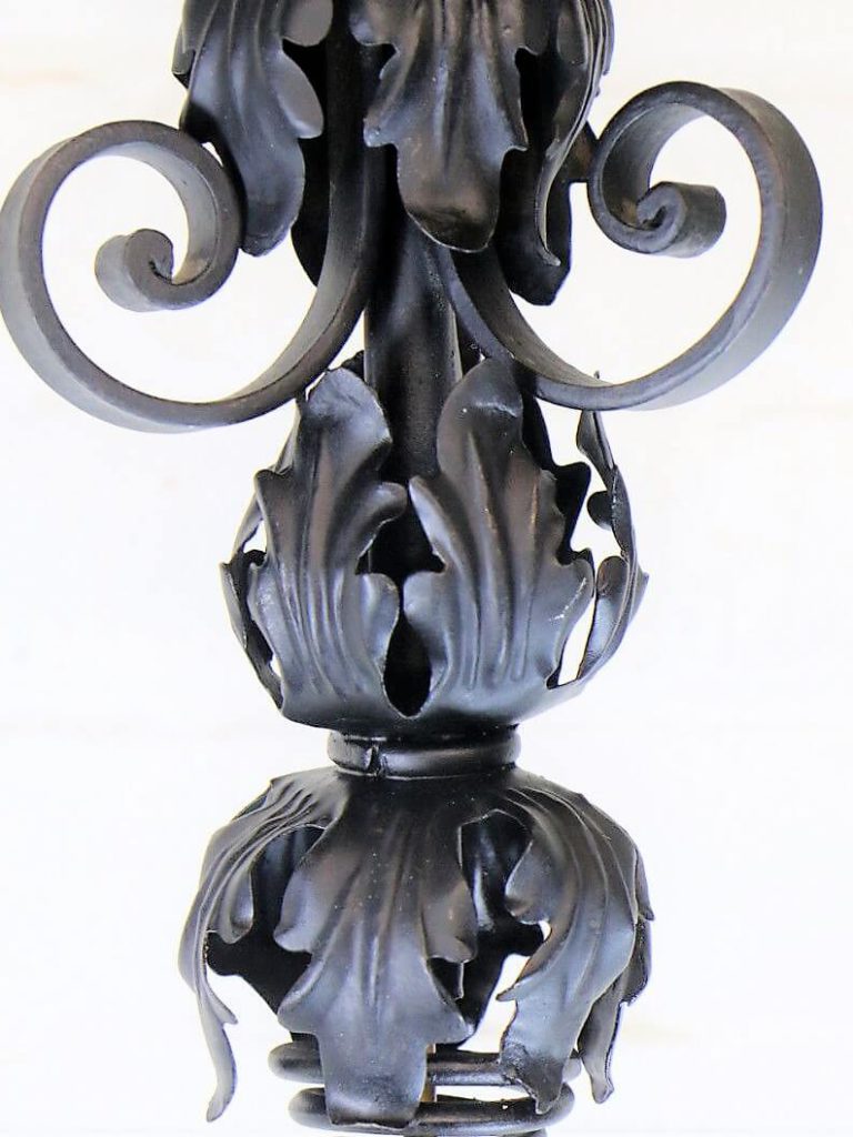 The history & design of Art Nouveau Lighting.